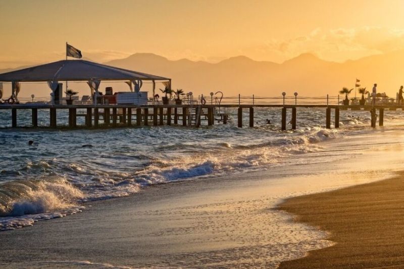 ساحل عشق (Love Beach)