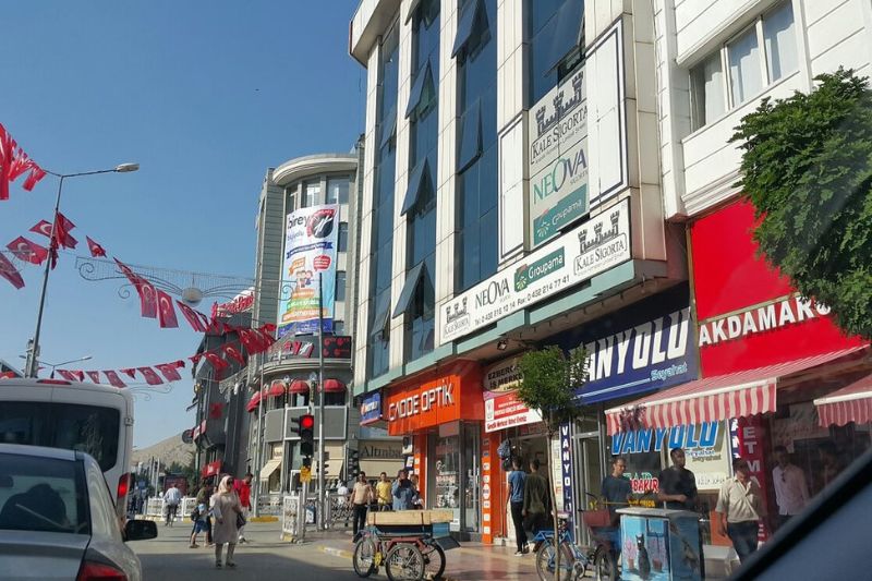 خیابان جمهوریت (Cumhuriyet Caddesi)