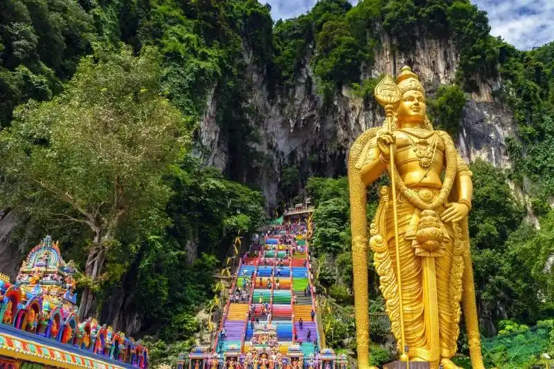 غارهای باتو؛ نیایشگاه رنگین هندوها (Batu Caves)